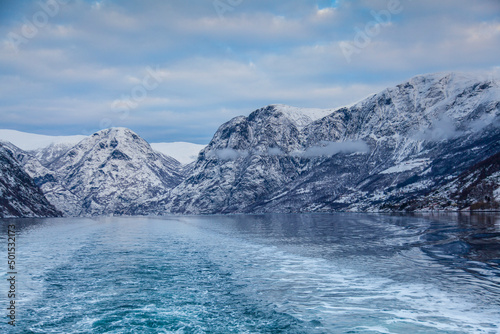 Fiordy  Norwegia  lustro  lustrzany  odbicie  woda  tafla  odbija   si    g  ra  morze  woda  fjiords  zimowy  norweski  p    nocny  zimny  zima  mglisty  wspania  y  o  nie  ony  tapeta