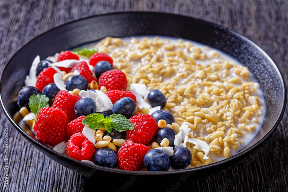 hulled whole grain oat porridge with berries