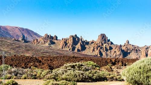 Obraz na płótnie Schroffe Felsformationen aus Lava und Bimsgestein im Teide Nationalpark auf der kanarischen Insel Teneriffa, Spanien w salonie