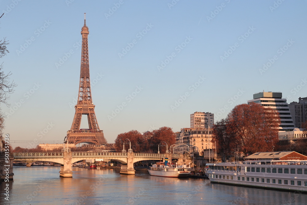 Obraz premium Tour Eiffel, coucher de soleil