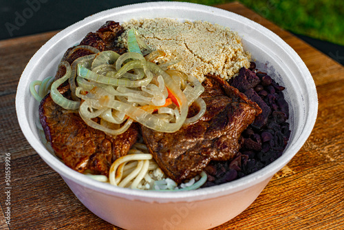 .Trade of lunchboxes with typical Brazilian flavor and the basis of Brazilian food: rice and beans