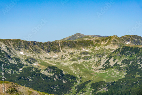 Obraz na płótnie Panoramablick über Transalpina Hochgebirgsstraße in den Transsilvanischen Alpen (Siebenbürgen, Rumänien) im Sommer w salonie