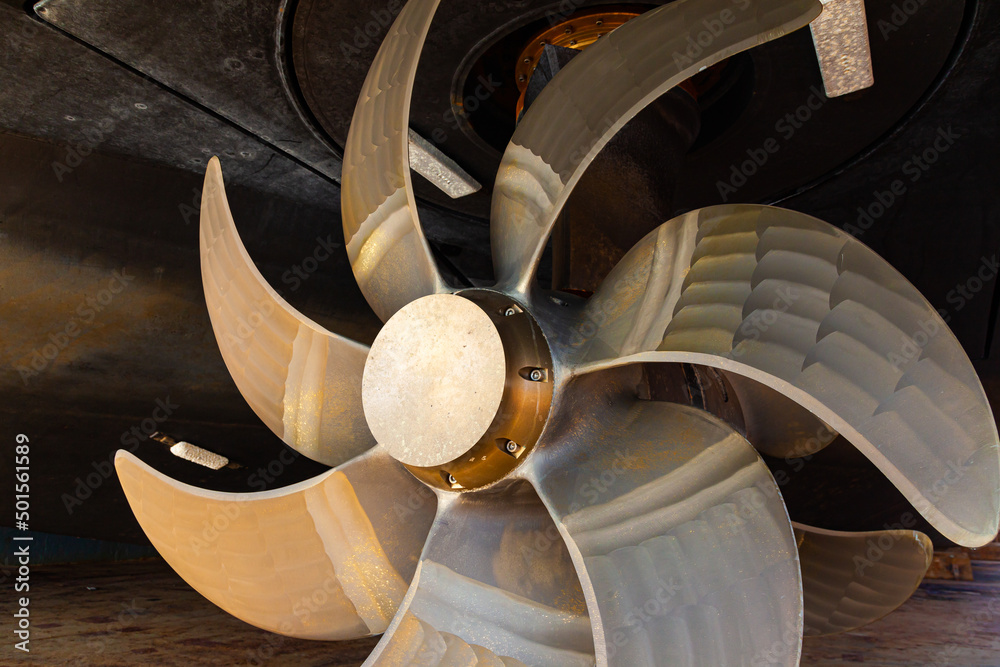 New ship's seven-blade bronze propeller, close-up. Stock-Foto | Adobe Stock