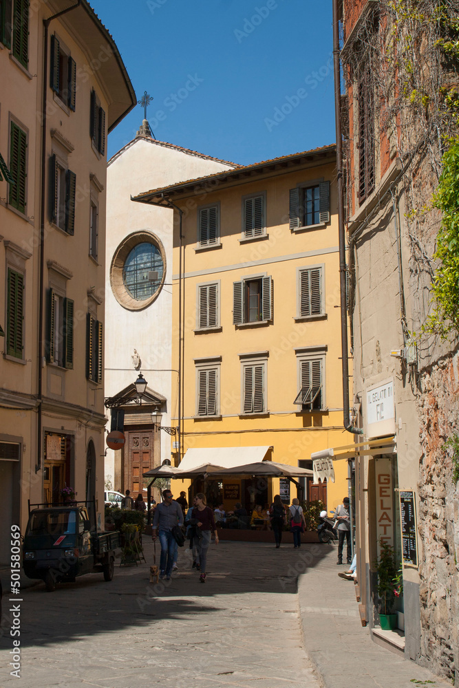 Italia, Toscana, Firenze, una strada del quartiere di San Niccolò.