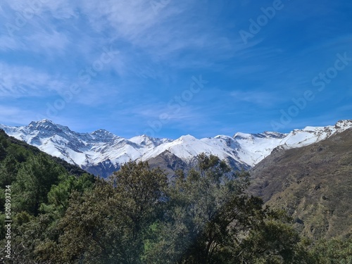 Paisaje de monta  a nevada en Sierra Nevada  Granada  Espa  a. 