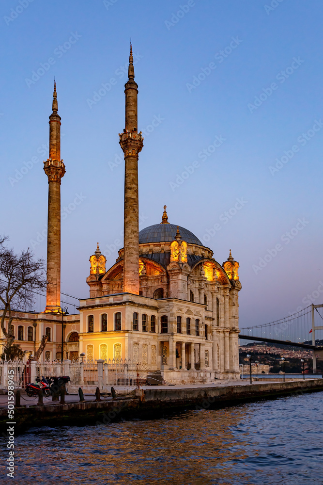 Fototapeta premium Ortakoy Mosque in the evening. Istanbul, Turkey.