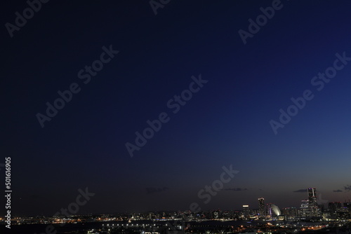 新子安から見た横浜みなとみらい21 (夜景)