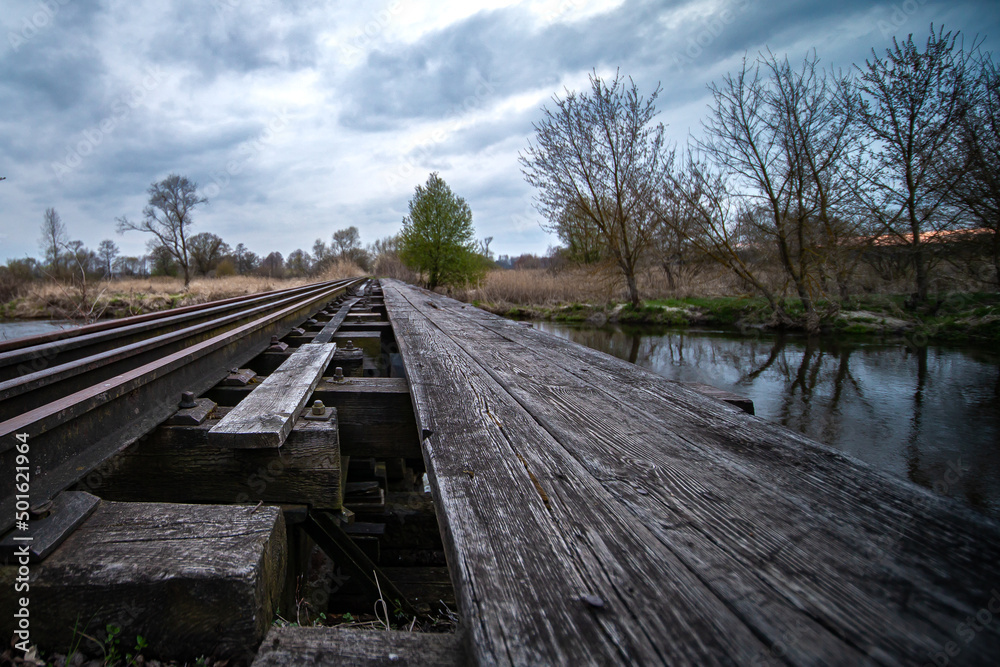 Most nad rzeką Nidą