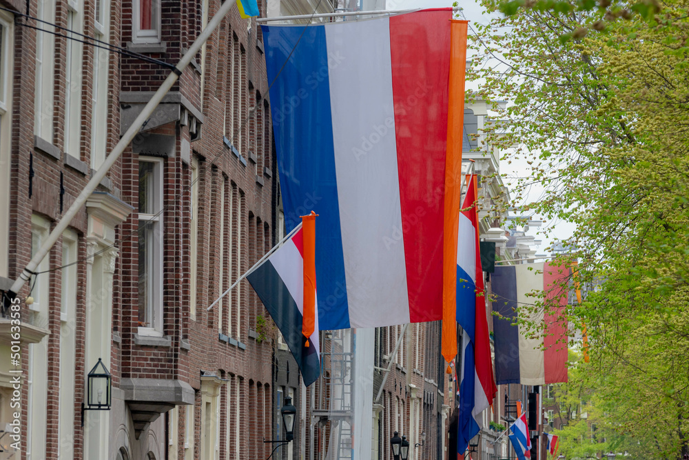 Emotion vagabond mølle Netherlands flag with horizontal tricolour of red, white and blue, Orange  flag hanging outside building, Celebration of the birthday of the King,  National holiday King's Day or Koningsdag in Dutch. Stock-foto 