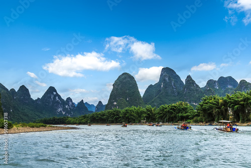 Green mountains and green waters in Guilin, Guangxi © 昊 周