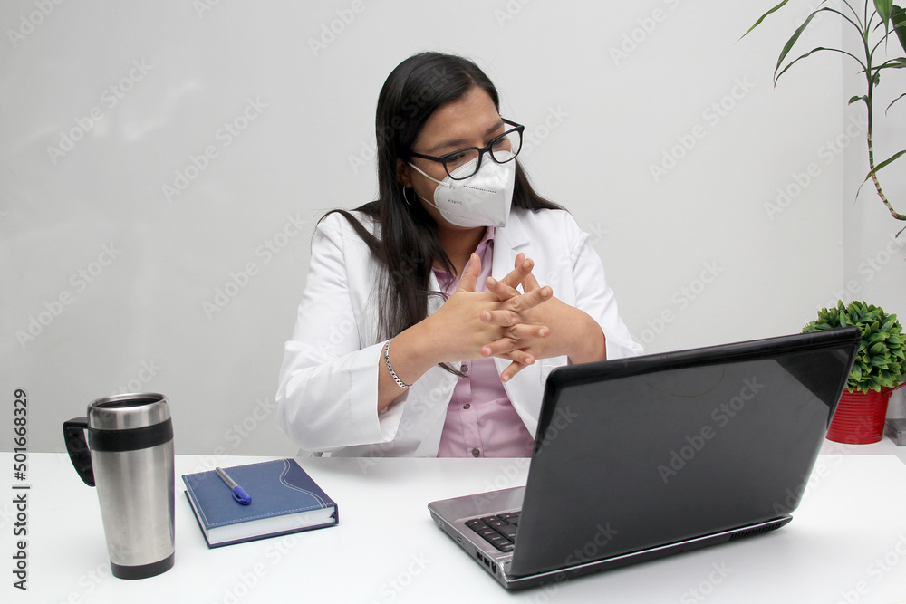 Latina medical doctor woman with glasses, white coat and face mask gives consultation and teaches how to wash hands remotely by video call on the laptop due to the Covid-19 pandemic
Latina medical doctor woman with glasses, white coat and face mask gives consultation and teaches how to wash hands remotely by video call on the laptop due to the Covid-19 pandemic