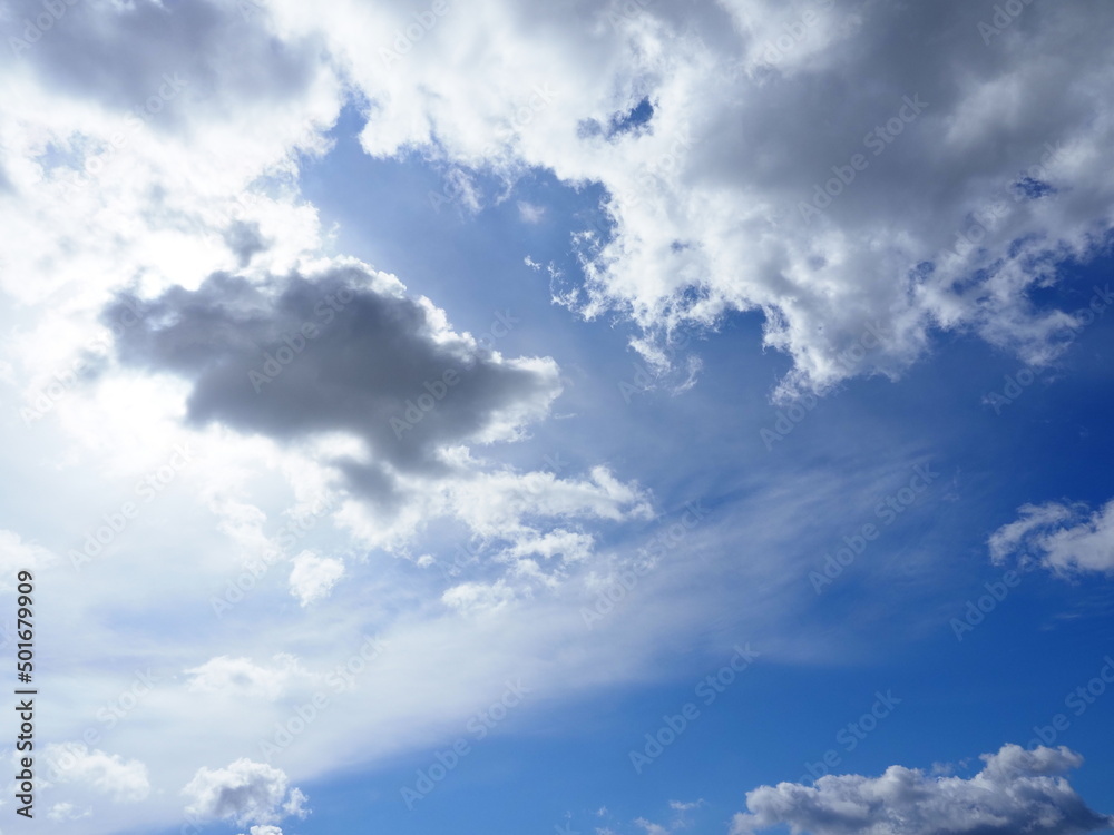 Obraz premium beautiful clouds in blue sunny sky