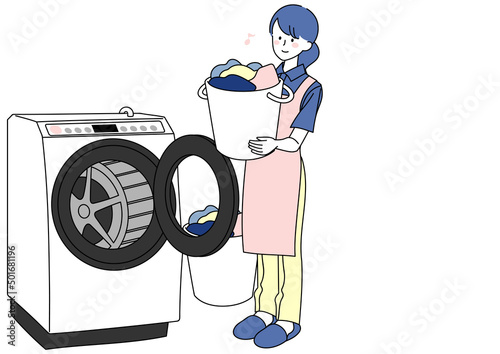 楽しそうに洗濯する女性