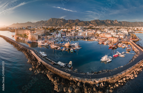 Obraz na płótnie Panoramic view over Kyrenia Castle and Harbor in Kyrenia, Nothern Cyprus w salonie