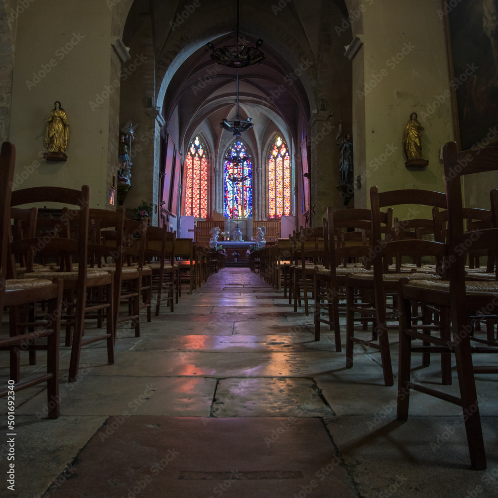 intérieur de l'église Notre Dame à Pont-de-Vaux dans l'Ain en France
