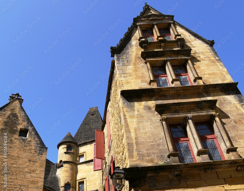 Maison renaissance hôtel de Maleville dans la cité médiévale de Sarlat-la-Canéda en Dordogne France architecture typique Maison renaissance hôtel de Maleville dans la cité médiévale de Sarlat-la-Canéda en Dordogne France architecture typique