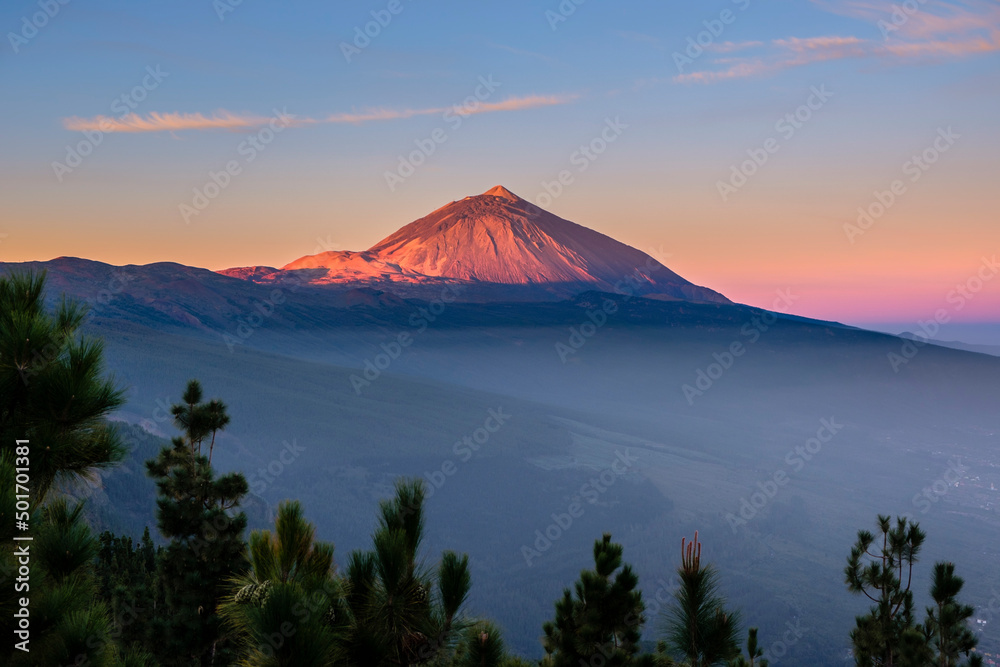 Vulkan Pico del Teide bei Sonnenaufgang, Teneriffa Vulkan Pico del Teide bei Sonnenaufgang, Teneriffa