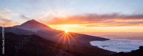 Vulkan Pico del Teide bei Sonnenuntergang, Teneriffa photo