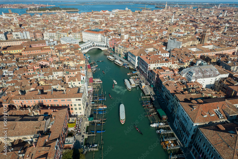 Fototapeta premium Italy, Veneto, Venice, Aerial view of Grand Canal and Rialto Bridge