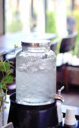 Drinking water glass tank