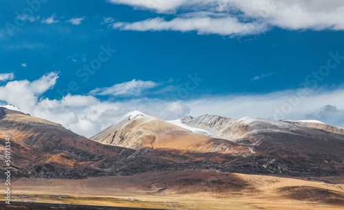 Natural scenery of blue sky mountains in Tibet © 大 李