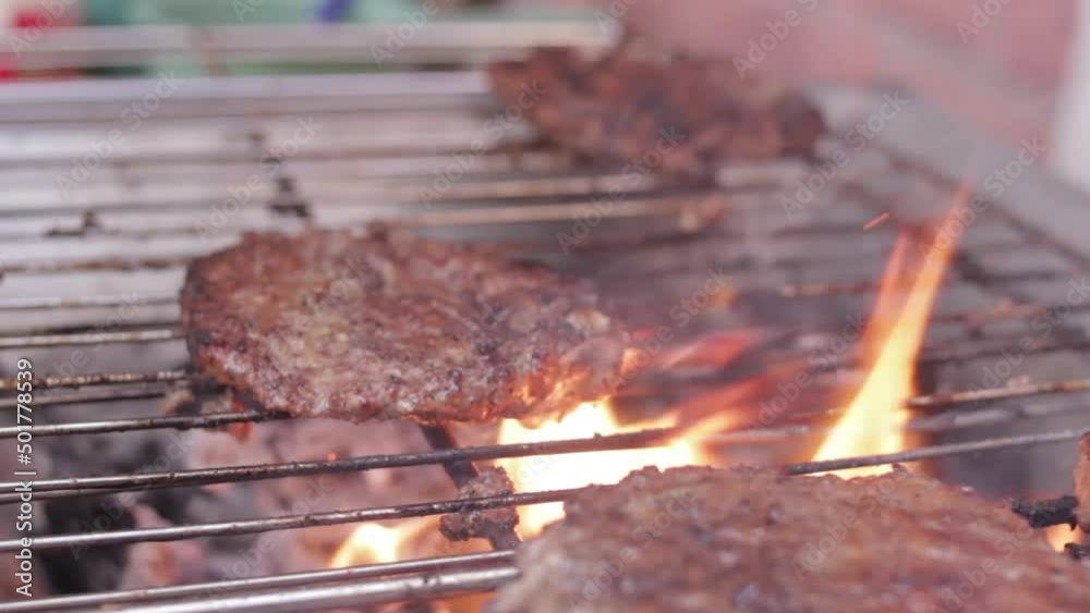 Carne de hamburguesa preparada al carbón