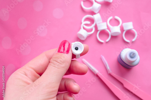 Ring holder for drop of glue eyelash extensions 