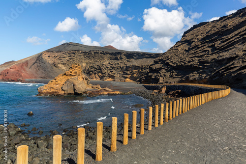 Obraz na płótnie Pedestrian path leading to the famous Green lake, El Lago Verde on the island of Lanzarote w salonie