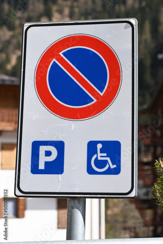 parcheggio divieto sosta disabili  photo