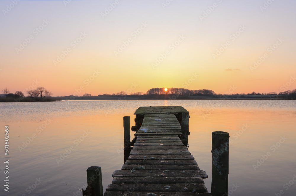 Obraz premium sunset on the lake