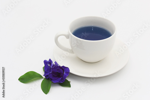 
Butterfly pea flower-based powder and beverages