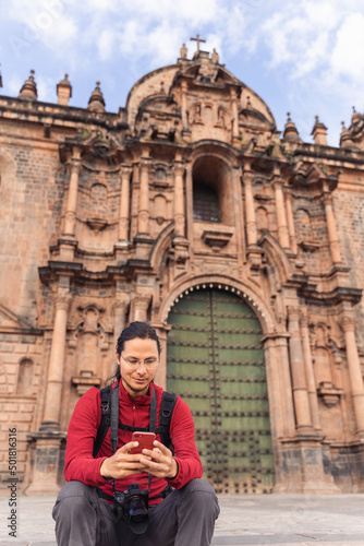 Tourist looking at his cell phone in the main square of Cuzco © Diana Guevara