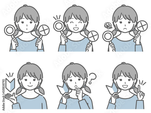 〇✕マークや初心者マークを持つ女の子