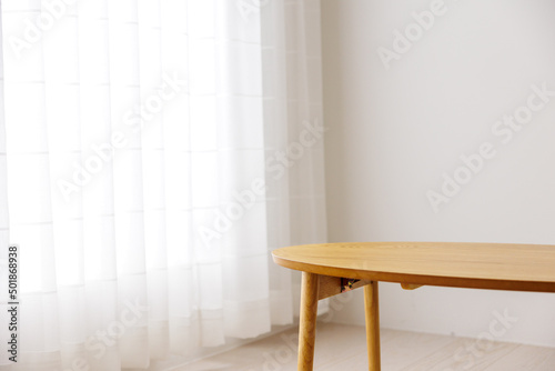 白背景とテーブル