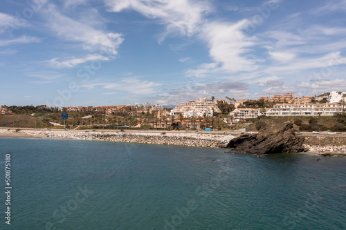 Vista de la playa del peñón del cura en el municipio de Fuengirola, Andalucía