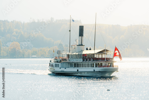 Fotografía steamship Uri in Lake Lucerne in spring