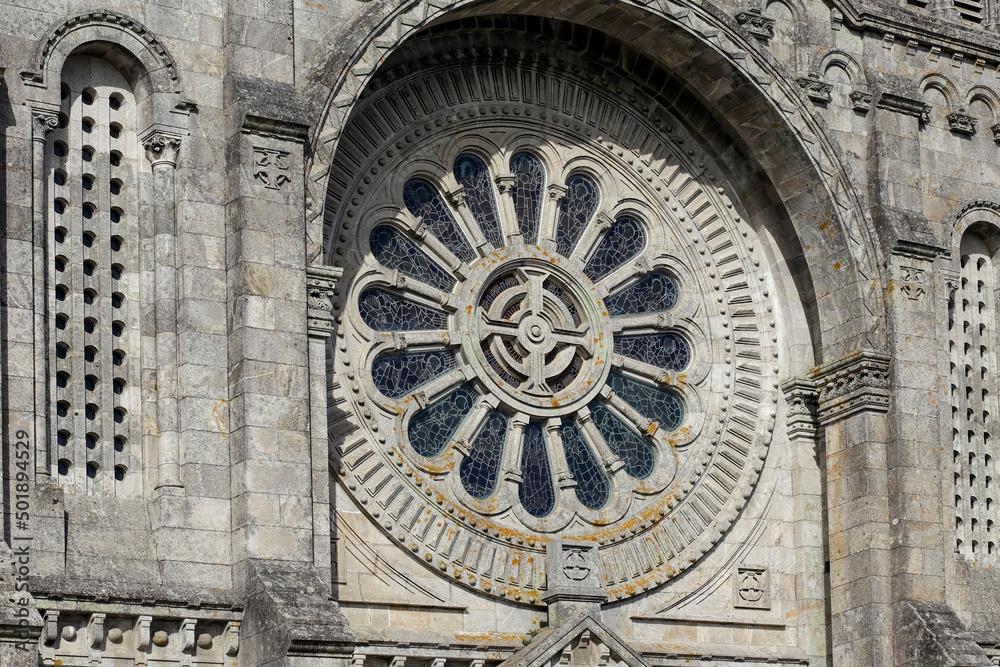 Obraz premium Rosacea of a granite church