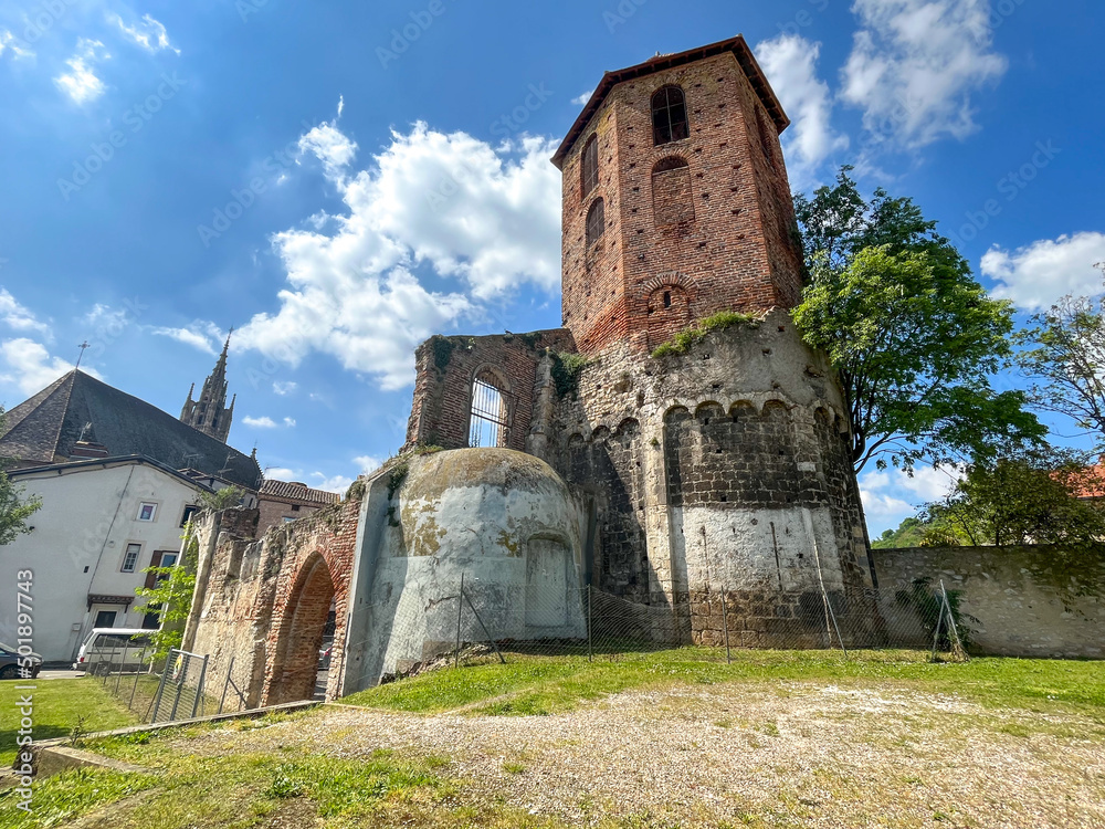 Vestiges de l'ancienne église Saint-Hilaire, construite en briques, à Agen dans le département de Lot-et-Garonne en région Nouvelle-Aquitaine