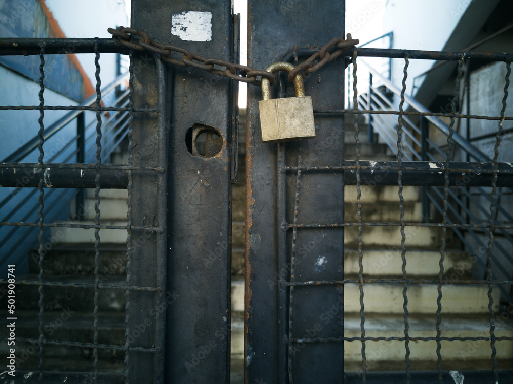 door is locked, no entry, not the people door is locked, no entry, not the people