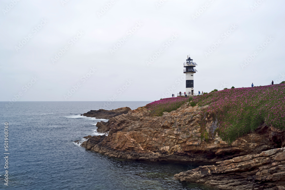 Faro en la costa gallega