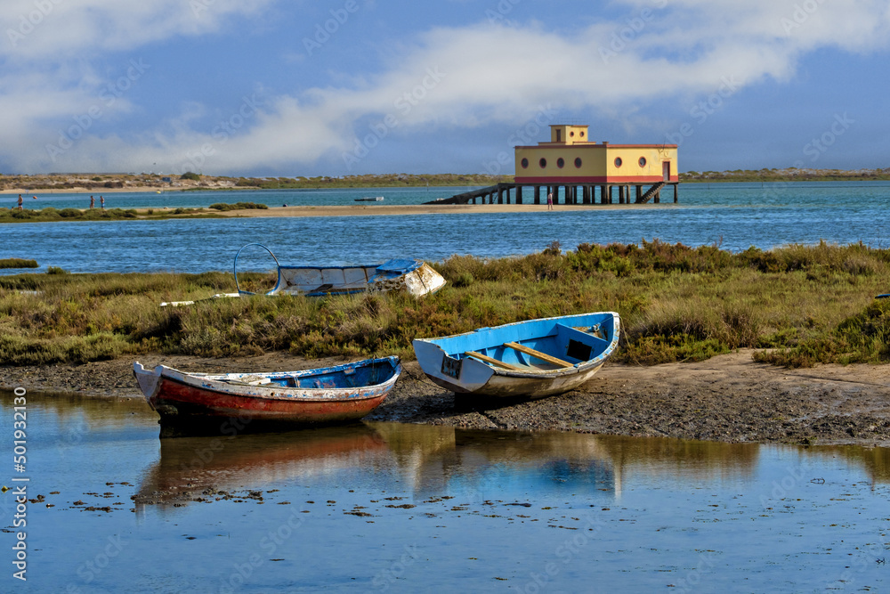 Obraz premium beach view of the historical life-guard building in Fuseta, Ria Formosa Natural park, Portugal
