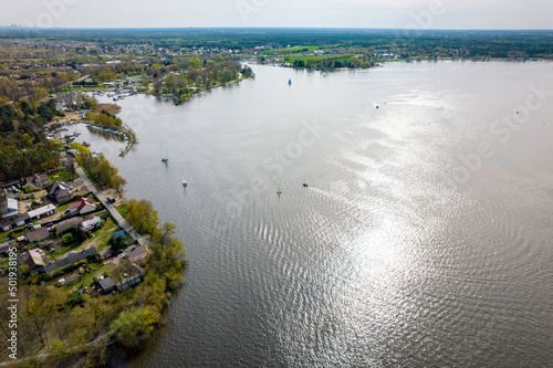 Fototapeta Naklejka Na Ścianę i Meble -  Jachty na jeziorze Zegrzyńskim, regaty.