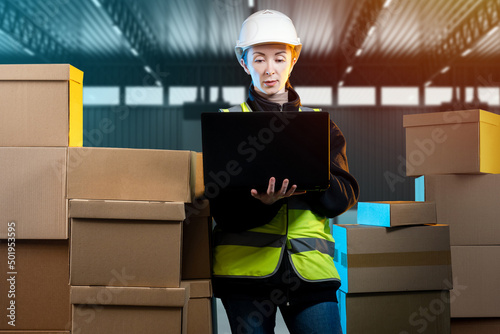 Fulfillment specialist. Con...