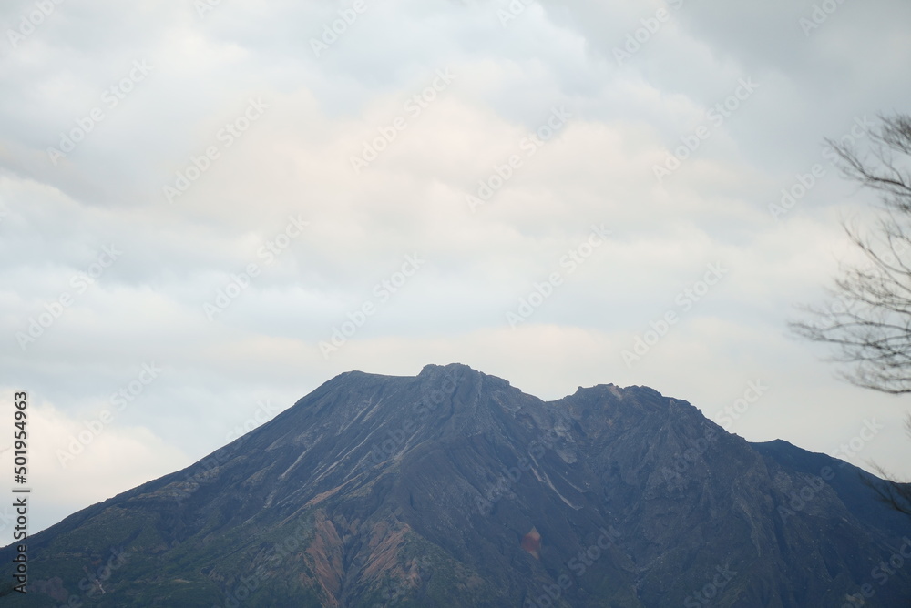 Obraz premium 雲が広がる桜島の風景