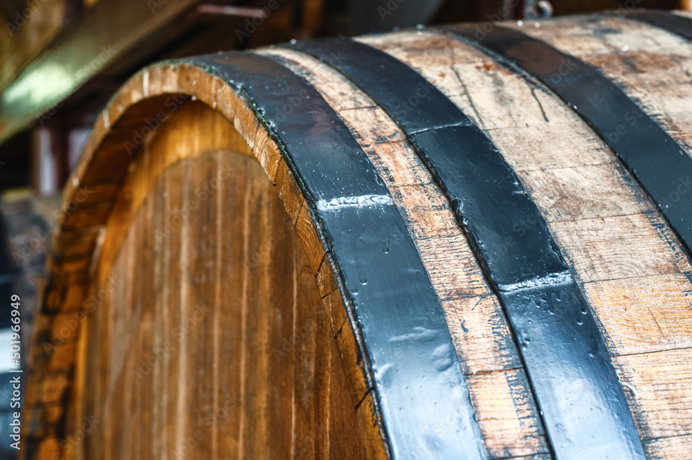 Wooden oak barrels for the preparation of alcoholic tinctures and various alcohol Wooden oak barrels for the preparation of alcoholic tinctures and various alcohol