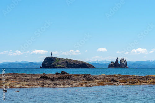 【青森県下北半島脇野沢】青森県むつ湾内にある鯛に似た無人島は鯛島と呼ばれている photo