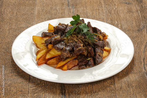 Roasted beef with fried potato