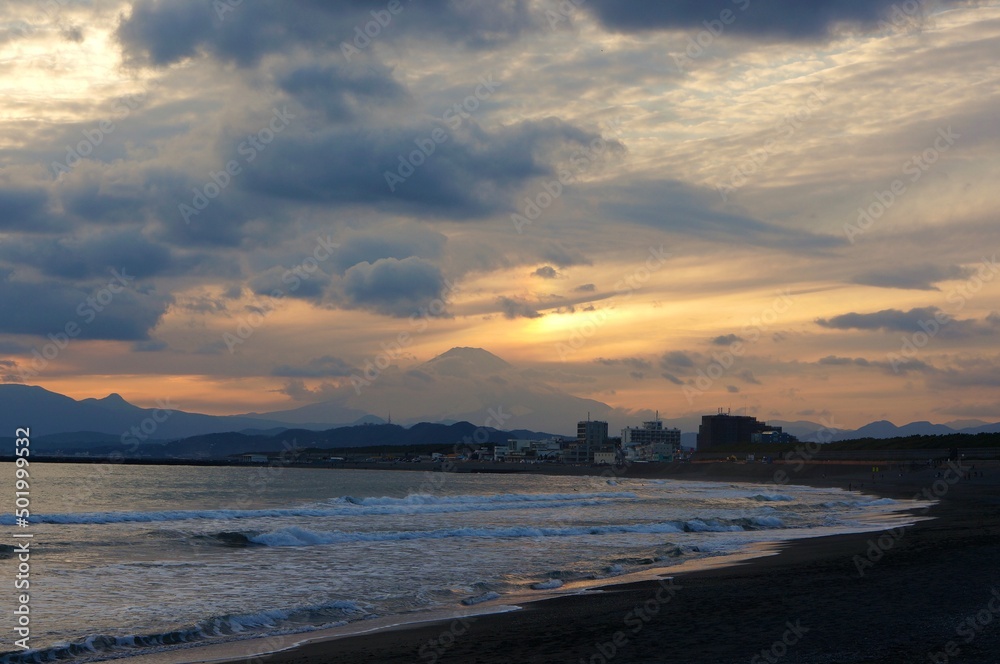 茅ヶ崎からの夕景の
富士山
茅ヶ崎からの夕景の
富士山