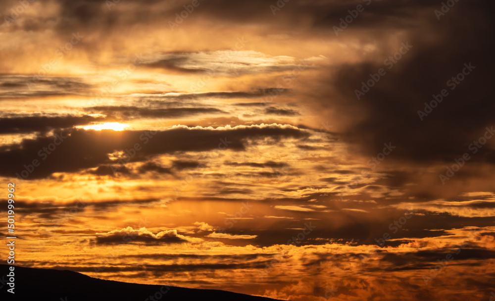 Fototapeta premium beautiful golden sunset sky landscape