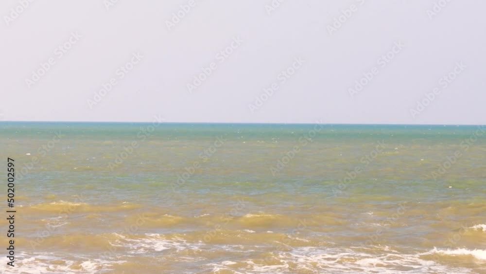 The sea and the bright white sky contrasted with the horizon. Along with the sensitivity of video clips that look exciting, fast. The sea and the bright white sky contrasted with the horizon. Along with the sensitivity of video clips that look exciting, fast.
